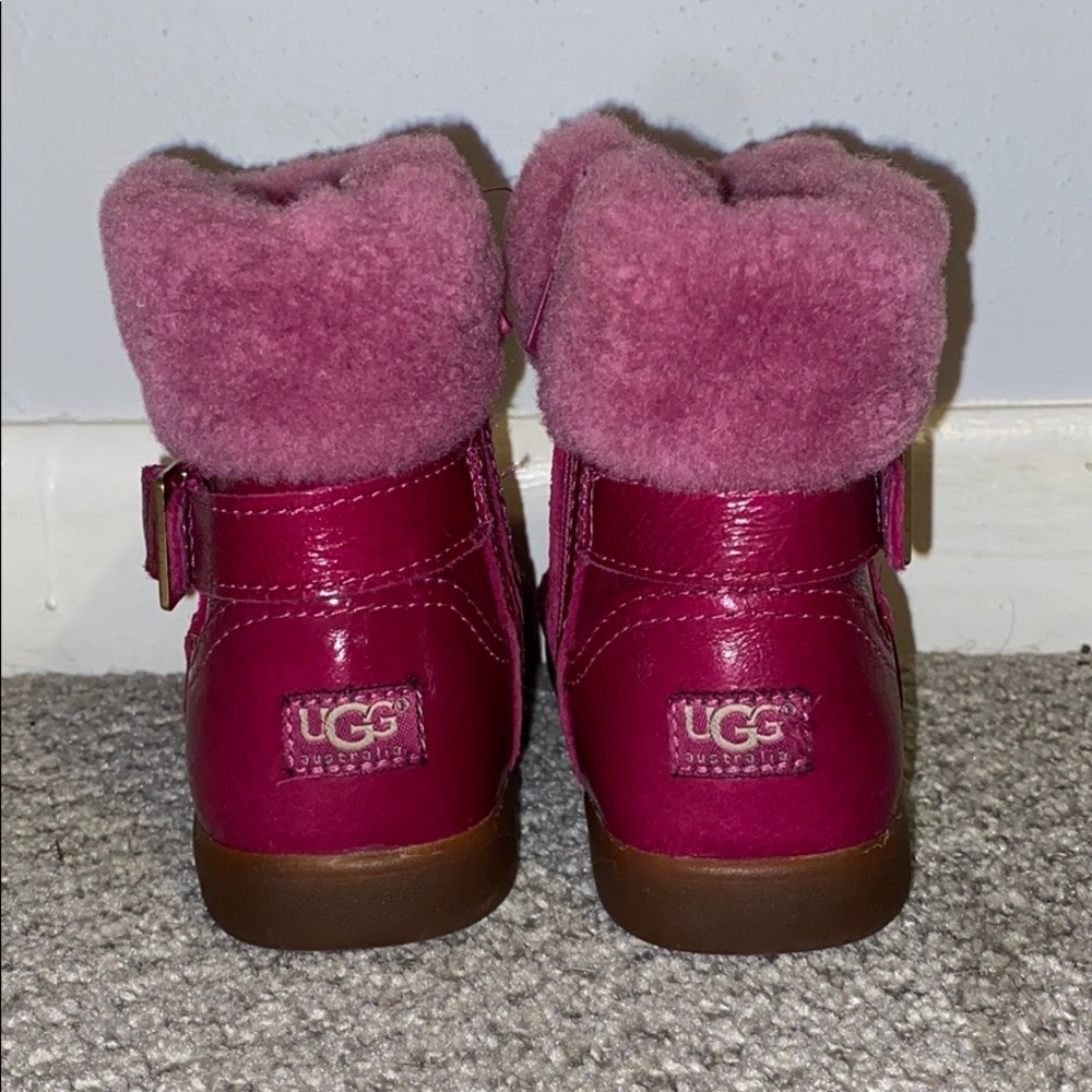 UGG KIDS TODDLERS SIZE 9 BARELY USED